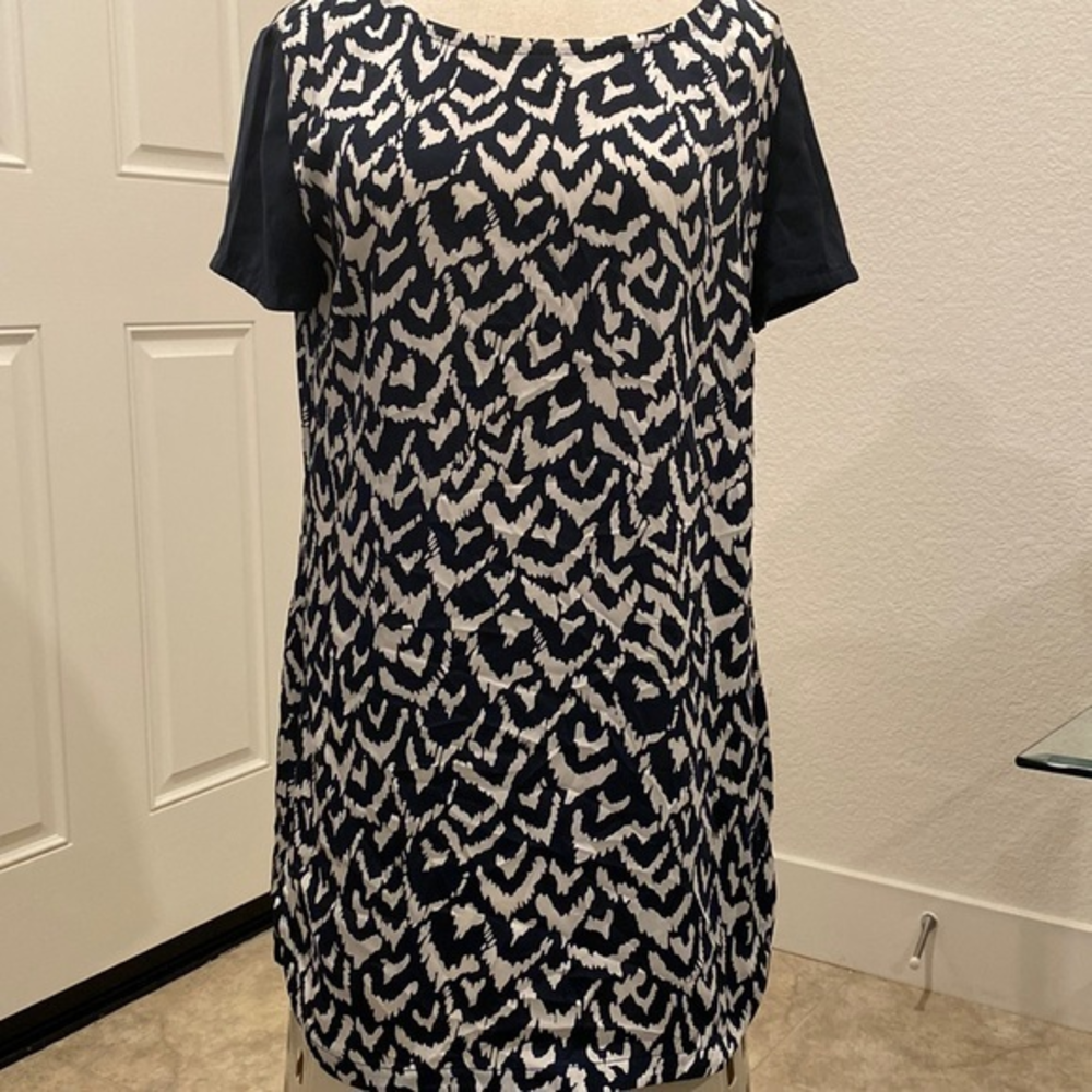 DKNYC polyester top zipper in the left side‎